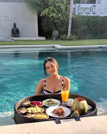 8 Potret Hot Anya Geraldine Dalam Balutan Bikini, Pamer Body Goals