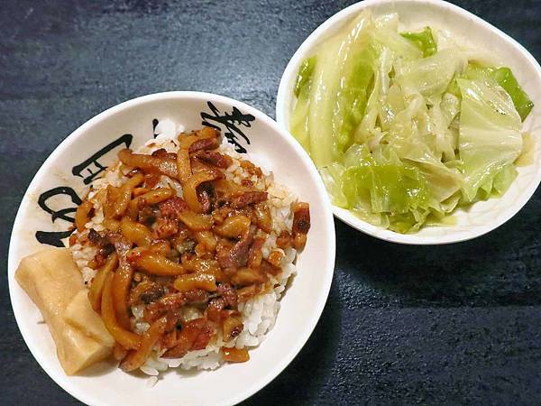 【台北美食】西門金鋒魯肉飯-西門町裡超便宜又美味的魯肉飯