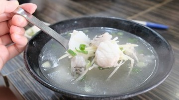 五木鮮魚店 台南東區現煮魚湯，新鮮野生生猛石斑魚湯，可選薑絲或味噌