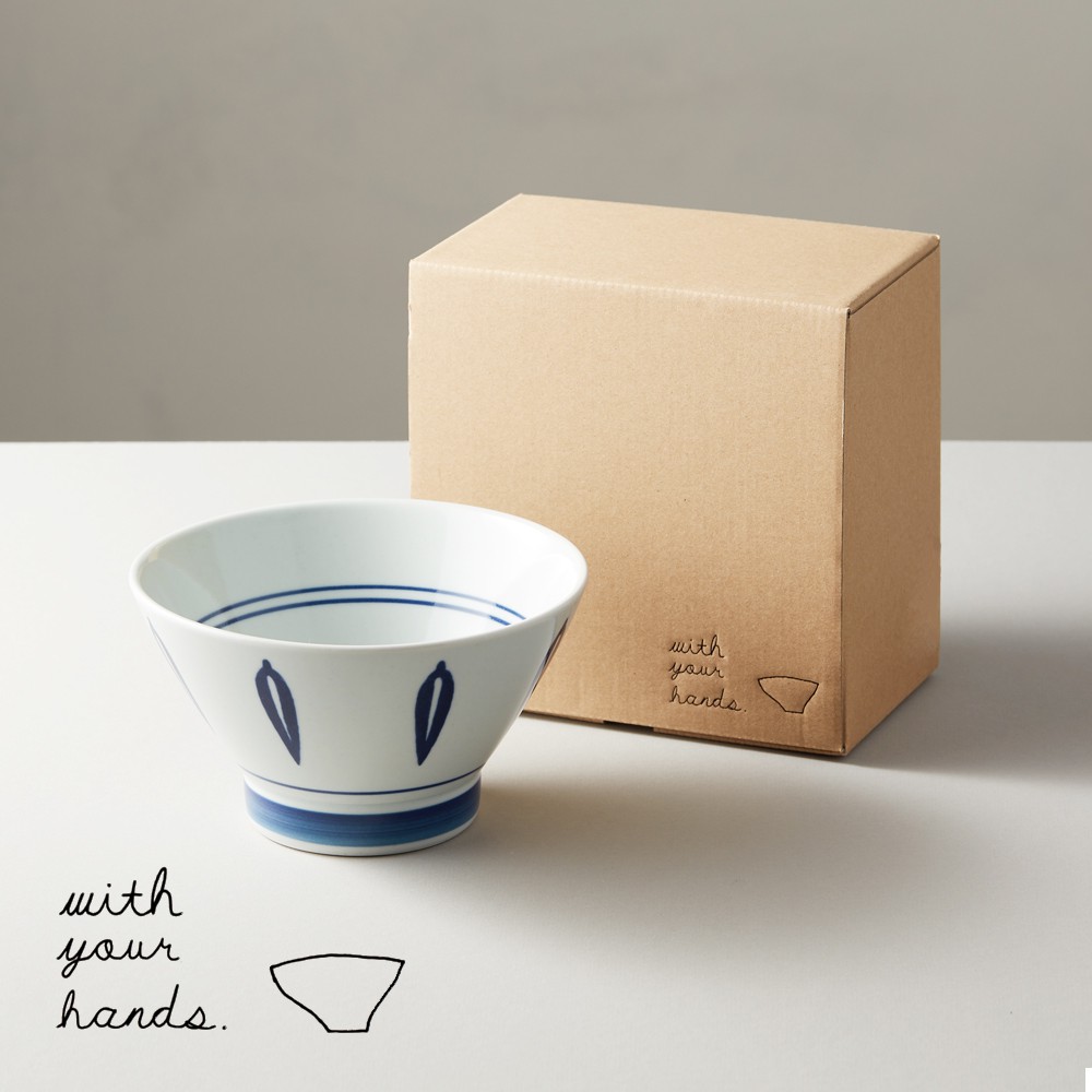 日劇裏暖暖的用餐畫面出現腦中，亦或充滿人文氣息的京 都風情，日常的心情也變得輕鬆寫意。 ◆ 石丸陶芸株式會社 ◆ 昭和23年(1948年)創立，是長崎縣波佐見地區公認最優良的窯場之一。 平成9年(19