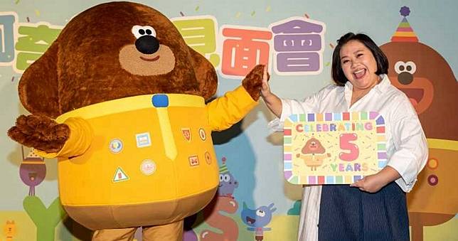 鍾欣凌大女兒兔寶見存摺60萬：好多0哦！