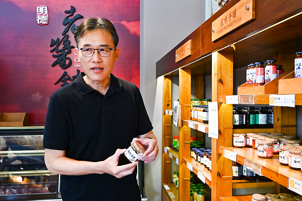 明德食品第三代劉宇邦繼續讓岡山醬料品牌歷久不衰。(攝影/Carter)