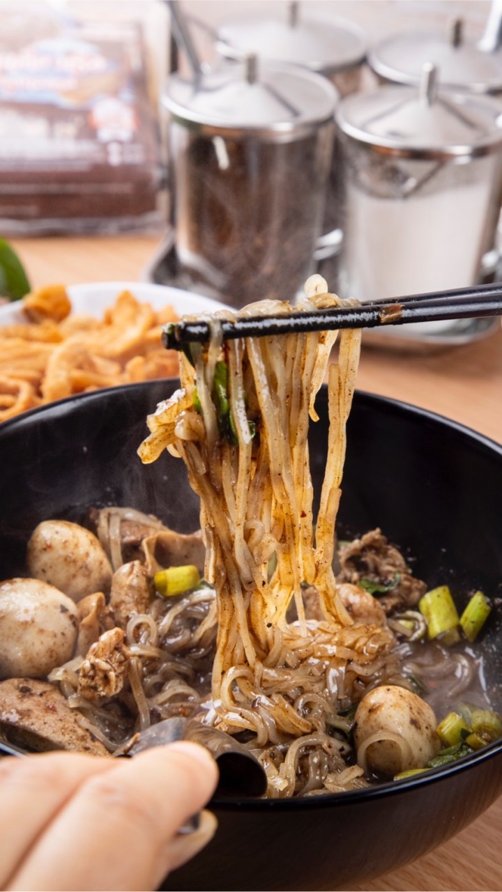 ก๋วยเตี๋ยวเรือกึ่งสำเร็จรูปเลอรส-ศูนย์กระจายสินค้า