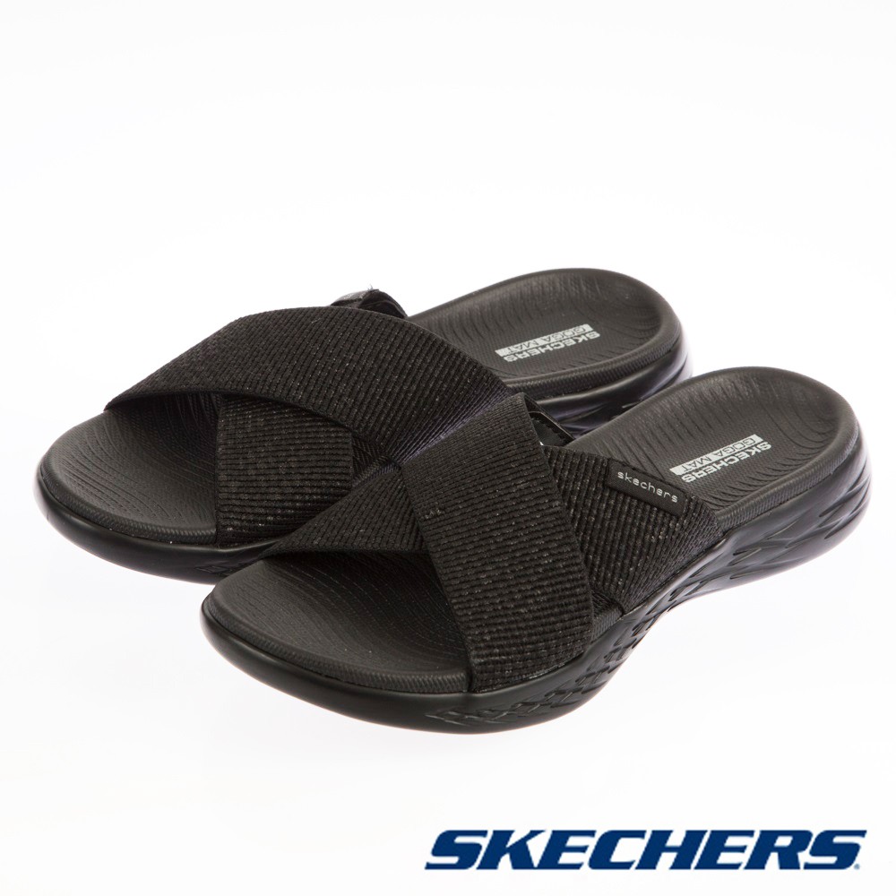 ON-THE-GO系列，SKECHERS經典的四季拖鞋款式，使用SKECHERS GORUN 600跑鞋機能科技設計的避震緩衝大底，讓您舒服到不想脫下來。健走系列大底拖鞋回彈力極佳的5GEN®中底GO