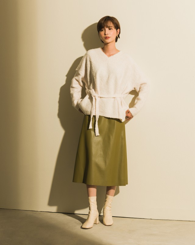 綁帶可依照個人喜好穿著/V領設計/混色設計