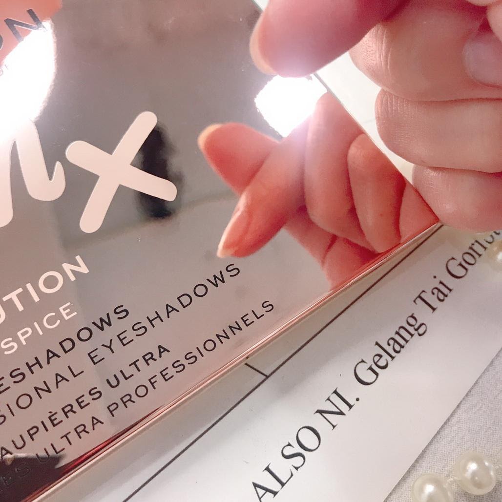 C:UsersS3-56Desktop(LOOK)英國 Makeup Revolution~Soph聯名款18色眼影盤(18x0.03oz／0.8g)S__36126740.jpg