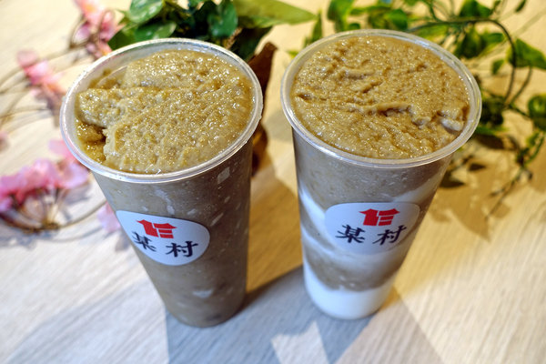 某村綠豆沙專賣所京站快閃店，台北好喝綠豆沙，台南5號綠豆及初鹿鮮乳製作的綠豆沙及綠豆沙霜淇淋，還原記憶的好滋味