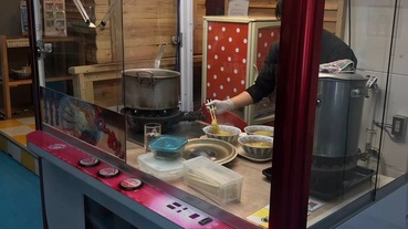 日本遊樂場居然有 拉麵夾娃娃機 ？原來是混在機台當中的拉麵攤