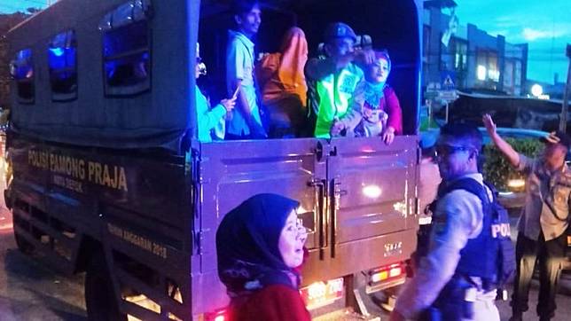 Pemkot Depok ikut mengantarkan penumpang KRL ke Cilebut dan Bojong Gede