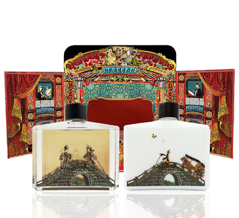 以童話與傳說故事發想的獨特劇場禮盒，它可以是玩具，也可以是家裡的擺件。 淒美的《梁山伯與祝英台》是中國四大民間傳說之一，至今仍然極受歡迎，被改編成多種藝術表演，包括歌仔戲、豫劇、京劇、電影……等。