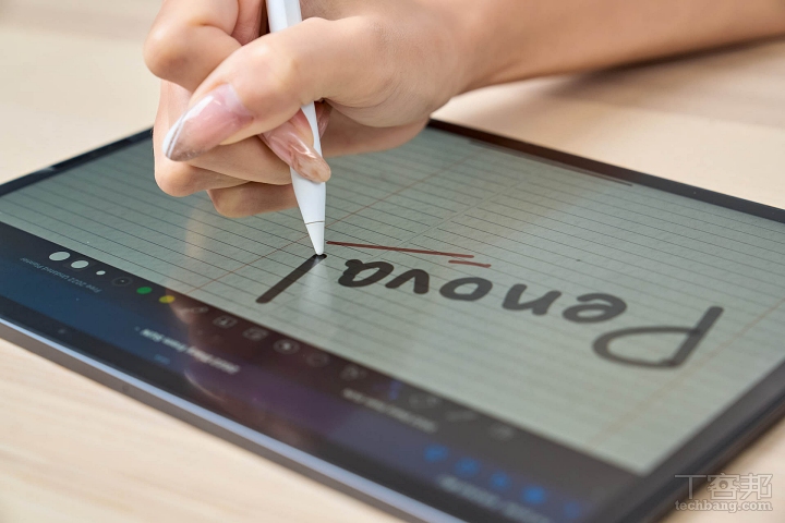 對於時常會手寫筆記的人來說，Penoval AX 是絕對要搭配 iPad 入手的產品，簡單易用又好寫。 ▲ 雖說 Penoval AX 沒有傾斜壓力感應功能，不過對於要進行簡單的線條創作也是沒問題的！