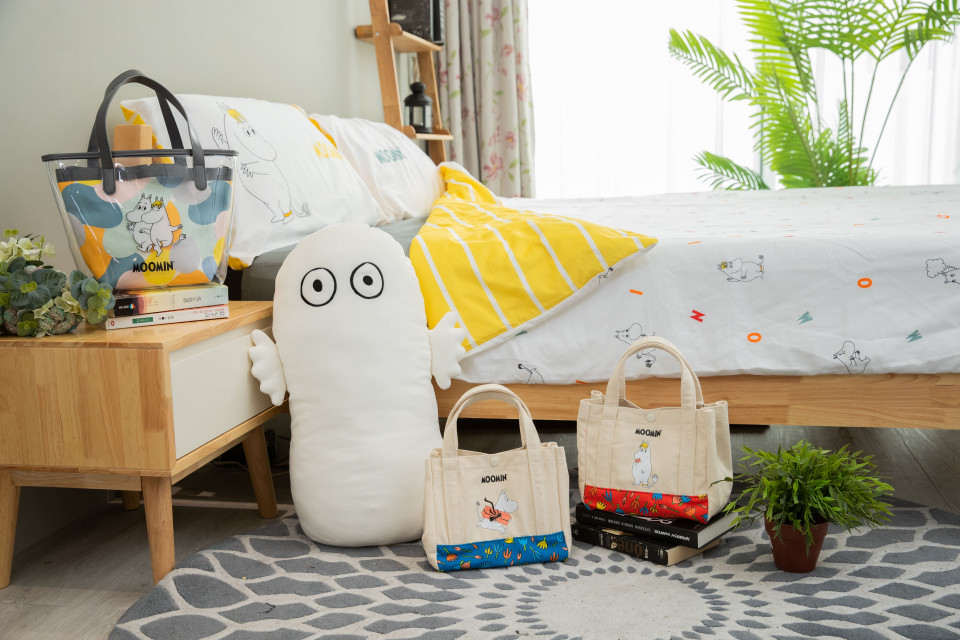 康是美 X MOOMIN75週年加價購活動，4/1～4/14「MOOMIN一覺好眠寢具組」限量6000組，加購價1099元