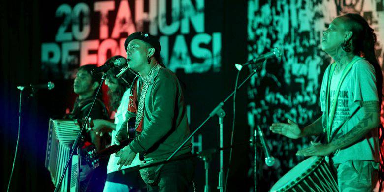 Lirik Dan Chord Lagu Negri Ngeri Dari Marjinal Kompas Com Line Today