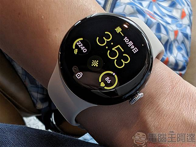 Google Pixel Watch 2 開箱上手：續航更長、速度更快、操作更順暢