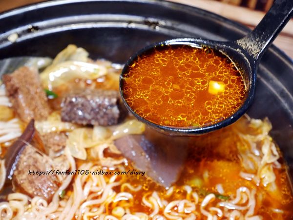 【淡水美食】四爺麻辣食堂 #麻辣鍋 #牛奶鍋 #麻辣鴨血臭豆腐 #家傳魯肉飯 (23).JPG