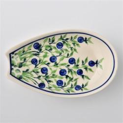 ◎波蘭職人手工製作|◎可在餐桌上做為湯匙架使用|◎也可當小菜碟使用種類:湯匙架主材質:陶瓷材質說明:波蘭陶顏色:多色組合尺寸(cm):全長12.5cm，全寬8cm，全高3cm重量(g):109g風格: