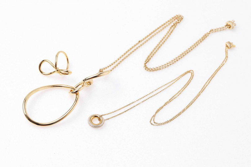 APM Monaco Toi Et Moi戒指／3,000元（左）；Toi Et Moi項鍊／9,100元（中）；圓圈項鍊／價格店洽（右）（圖／戴世平攝）