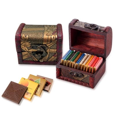 上海楠木手工木盒，仿古的裁切、獨一無二的樹紋，呈現出楠木的頂級質感可拿來收藏項鍊、戒指、耳環...等首飾純巧克力總共有15種新奇口味，隨機出貨