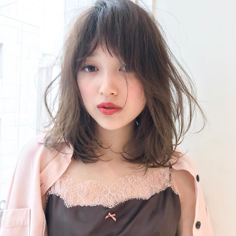 ミディアムヘアを アシメで大胆イメチェン Cuteなスタイルで目立っちゃおう