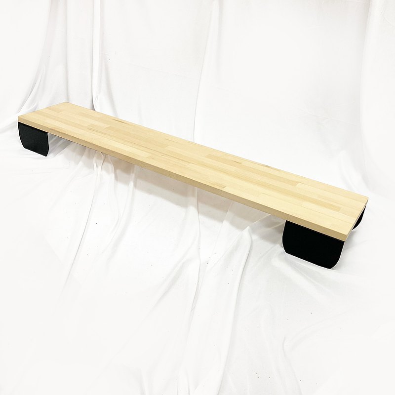 鐵木和 長長螢幕架 純粹設計師興趣製作的東西，給彼此有緣的客人提供不同的生活提案