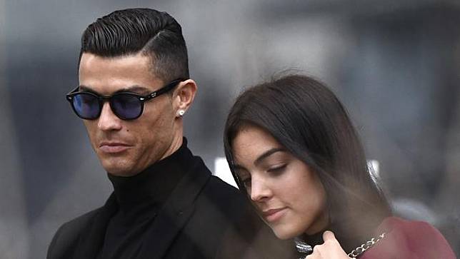 Georgina Pamer Mewahnya Dekorasi Natal di Rumah Ronaldo