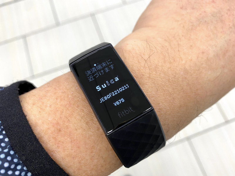 Suicaに対応した「Fitbit charge 4」を1ヵ月使って気に入った5つのポイント（アスキー）