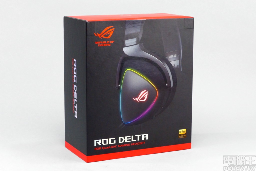 ROG Delta 耳機麥克風套用近期 ROG 產品包裝風格