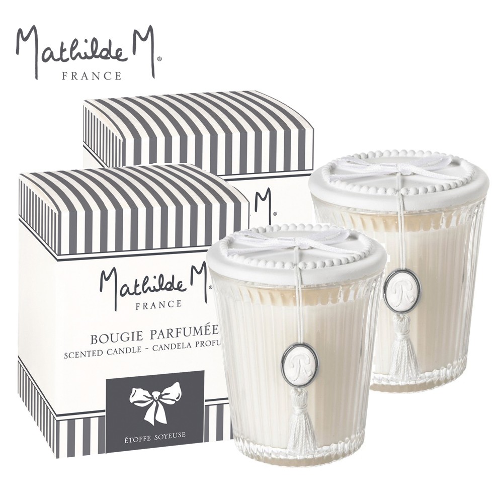 葡萄柚、水蓮花、茉莉花、木質香與白麝香。【天使之歌】醛香花香調、佛手柑、玫瑰、茉莉、菸葉、廣藿香、零陵香豆。【熊熊愛火】檸檬、佛手柑、葡萄柚、無花果、茉莉花、橙花、麝香、苔癬。【典雅玫瑰】水蜜桃、玫瑰