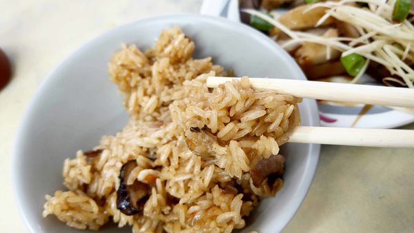 【台北美食】雙享油飯-隱身在巷弄裡的超人氣油飯美食