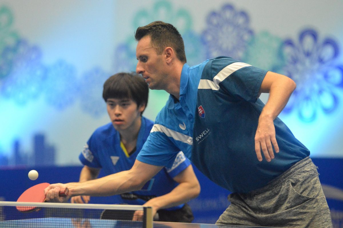 卓球スロバキア代表 コーチがオンラインで選手を指導 工夫して練習