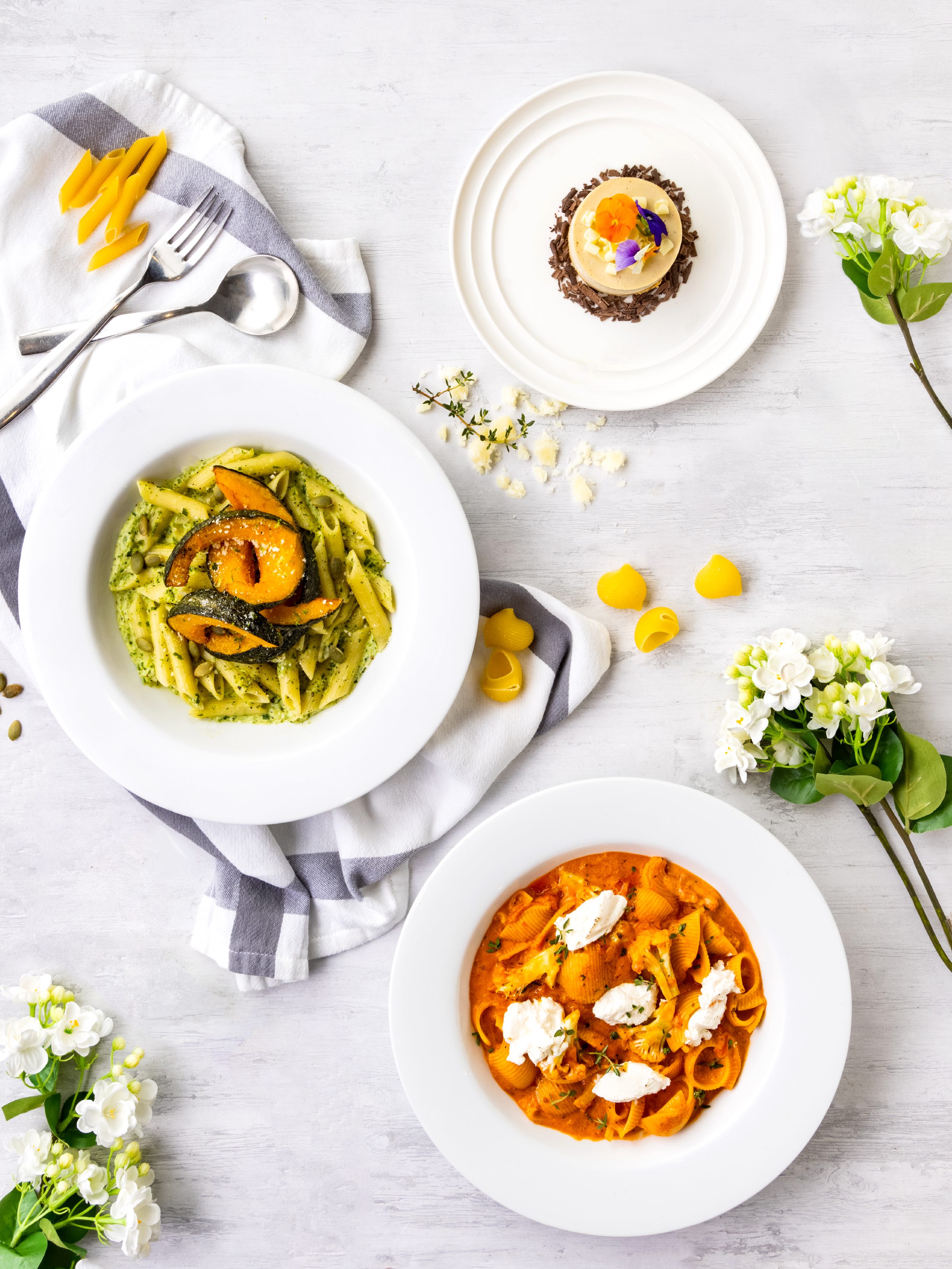 Sarabeth’s 2022母親節溫情美宴推出「蔬情時光 𝐇𝐞𝐚𝐥𝐭𝐡𝐲 𝐌𝐨𝐭𝐡𝐞𝐫'𝐬 𝐃𝐚𝐲」，獻上春令蔬情起士茄汁煙斗麵、春日暖陽纖蔬筆管麵、伯爵紅茶生乳酪蛋糕等三款母親節限定新品。（圖片提供/ Sarabeth's-台北天母SOGO店）