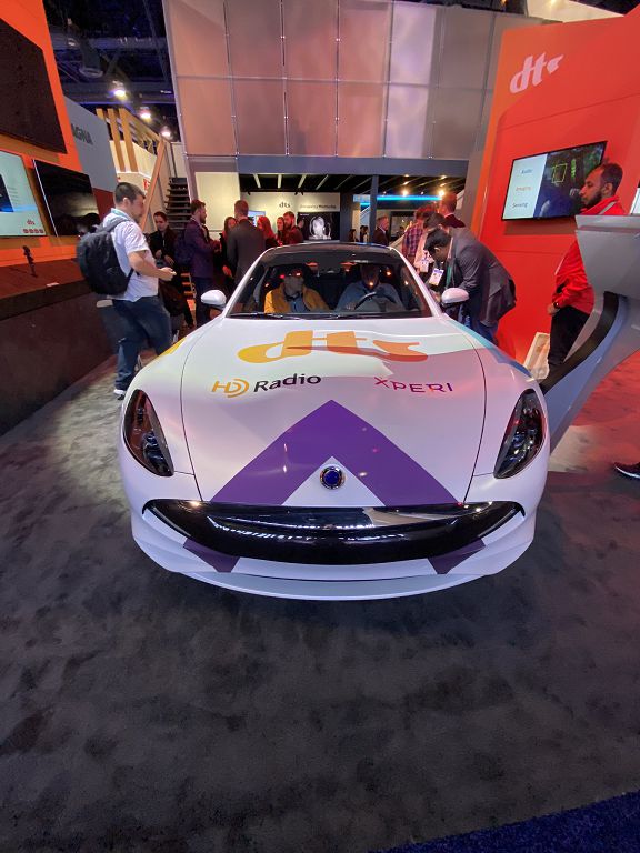 拉斯維加斯會展中心北館 5624 號攤位展出一台 Karma Revero GT 豪華電動車，展示 Xperi 的車用影像與資通訊娛樂技術，此概念車的 DMS 系統採用瑞聲科技（AAC Technologies）的攝影機系統。