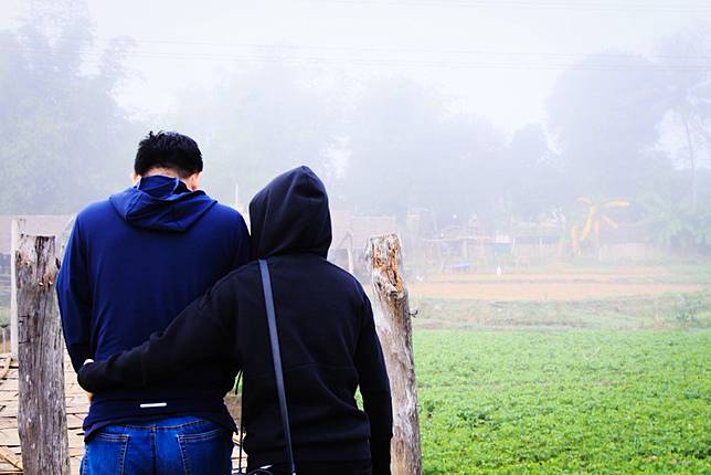 How To Comfort A Friend Who Is Grieving Or Going Through A Hard