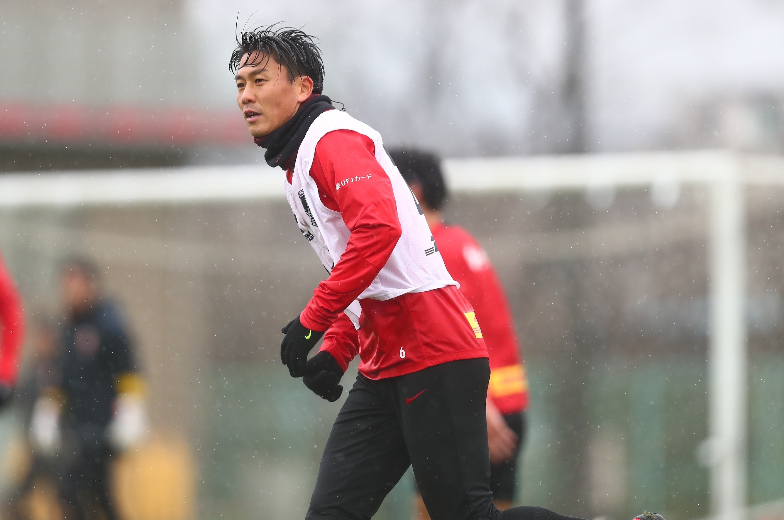浦和レッズ 削り取り ユニフォーム 岩尾憲