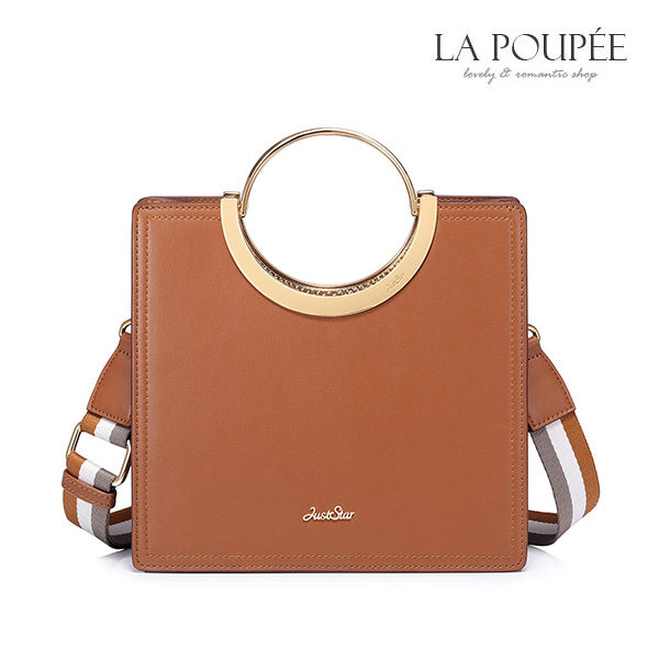 時髦都會女子金屬圓環手提包， 簡約方型設計，五金配件質感俱佳， 內部附小包，可當化妝包分開使用喔!