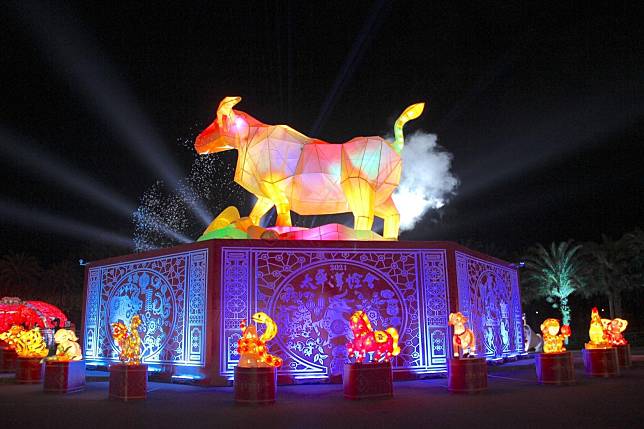 14米傳統生肖牛主燈迎客（圖片提供：花蓮縣政府）