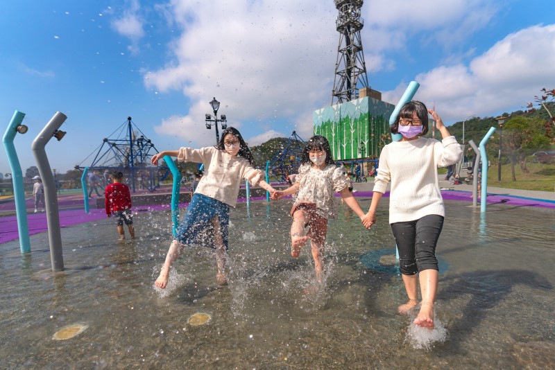 新北2大玩水熱點7 1全面開放 穿越彩虹隧道體驗5種不同玩法 Line旅遊