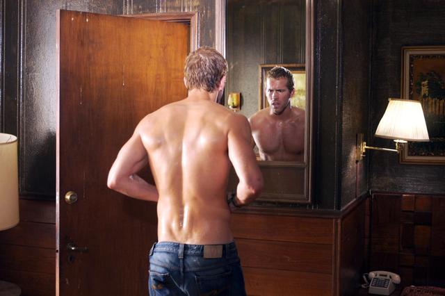 照鏡子覺得帥，自拍卻像鬼？四個原因告訴你為何「拍照總是比較醜」！