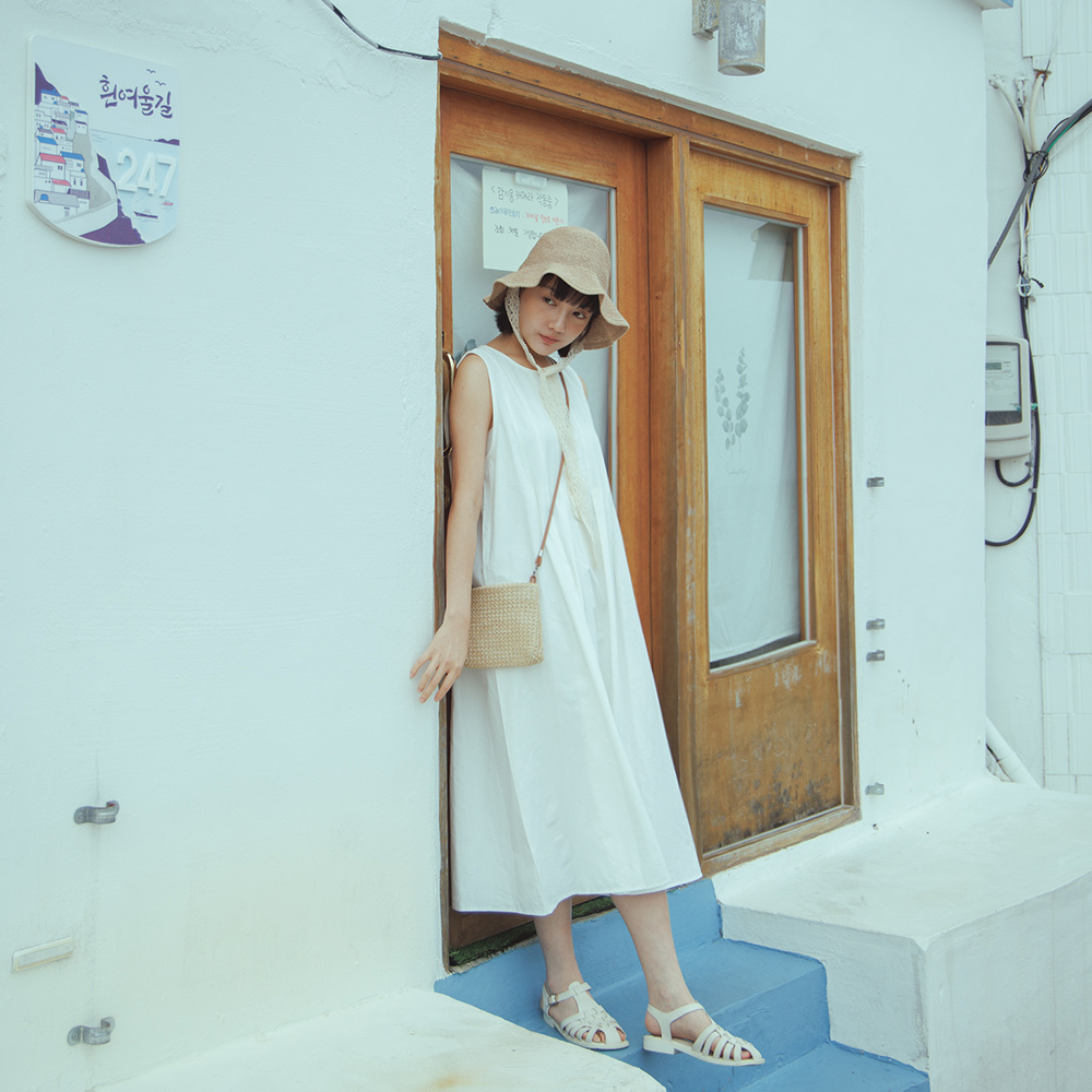 簡約圓領前後打褶設計無袖洋裝 兩色售