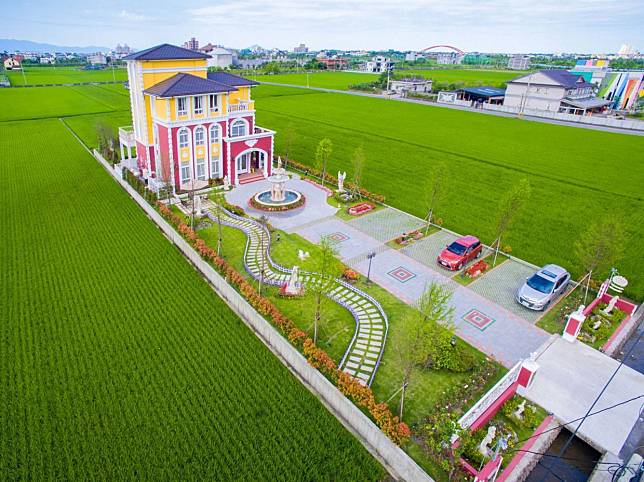 ▲從高空俯瞰卡布雷莊園，被一片稻田包圍（圖/ 卡布雷莊園）