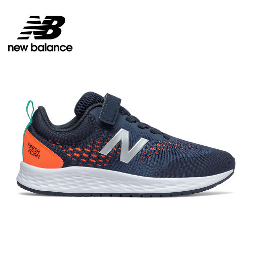 New Balance，Arish 兒童緩震跑鞋，黏扣帶設計，便利穿脫，雙色工程緹花網布加上TPU貼合，透氣輕量兼具良好腳室防護，Fresh form科技中底，提升緩震與入腳舒適性