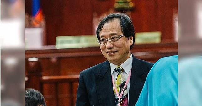 李來希：老人排隊買口罩「年輕人在家等」　網友全氣炸：不用上班逆？