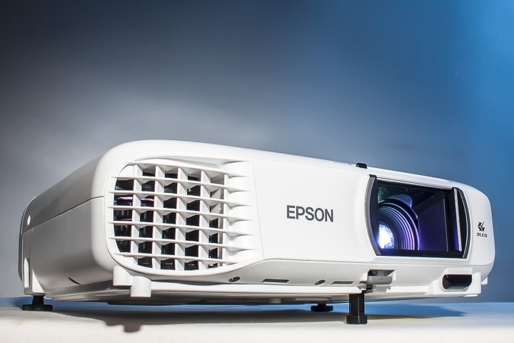 Epson EH-TW750 超高亮度劇院投影機，帶來全家觀影歡樂時光