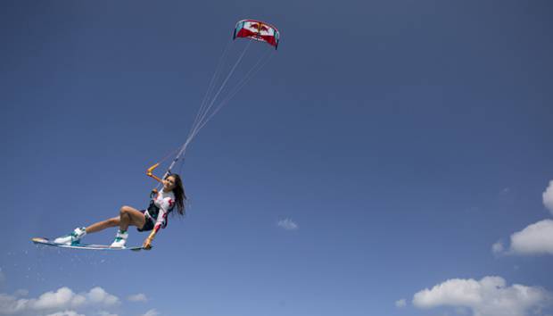 Mengenal Atlet Kitesurfing Cantik, Gisela Pulido