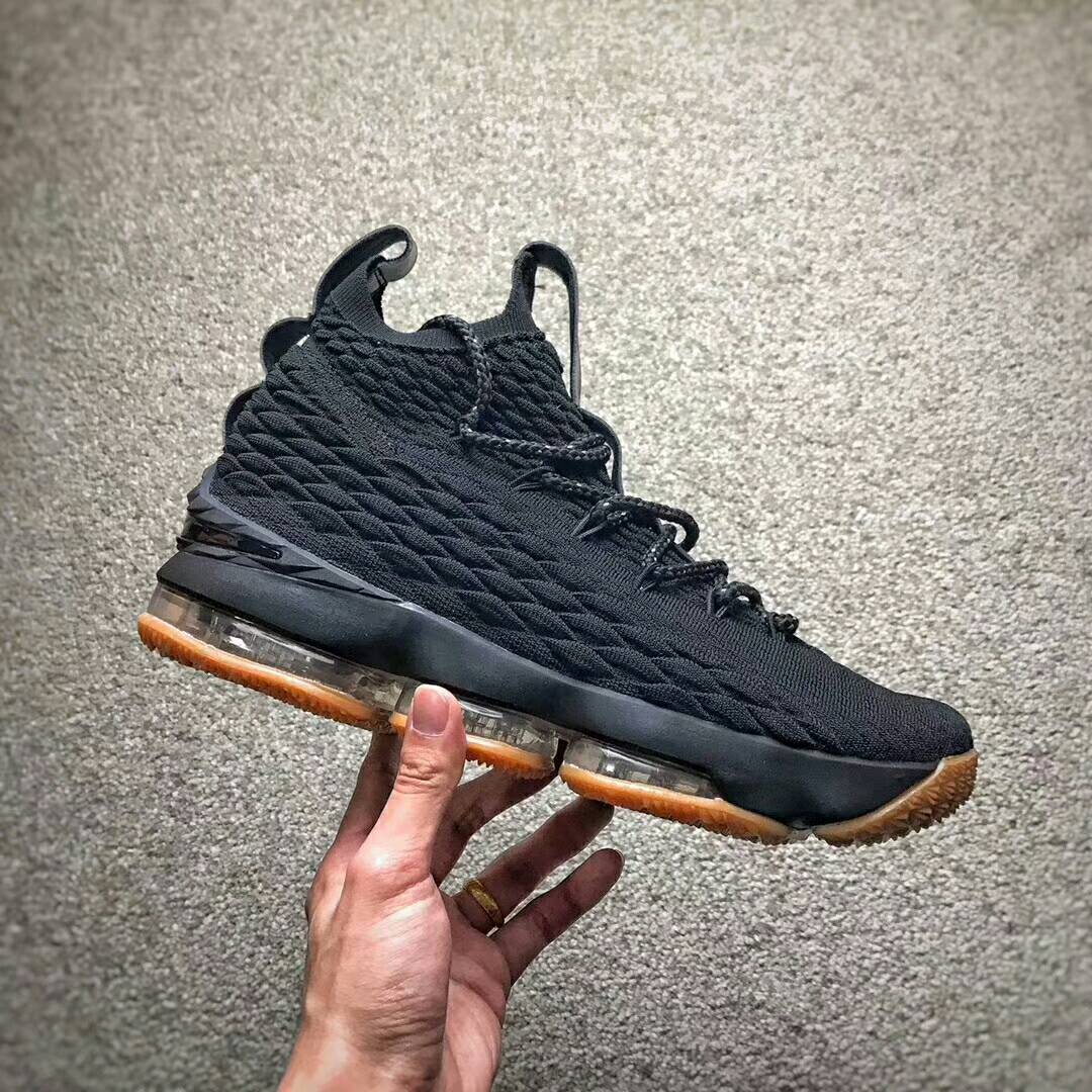 LeBron James 詹姆斯15代實戰男子籃球鞋 男款