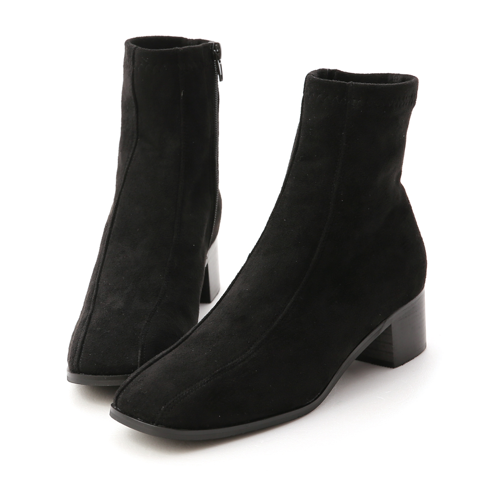 2020必備時尚單品非襪靴莫屬 無可挑剔的超好搭靴型設計 精心改良的合腳踝圍讓顯瘦感大提升 簡單的素面造型具有高度搭配性 4.5cm復古粗跟，跟穩好穿是加分重點 防滑橡膠鞋底，具有超優的防滑效果 快快