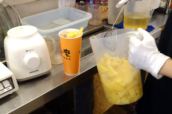 行天宮站飲料店-有什麼水果茶專賣店，行天宮站飲料外送，行天宮珍奶、好喝鳳梨冰茶推薦，六甲田莊鮮奶、自煮鮮果做的養生飲品，松江路上班族飲料推薦 