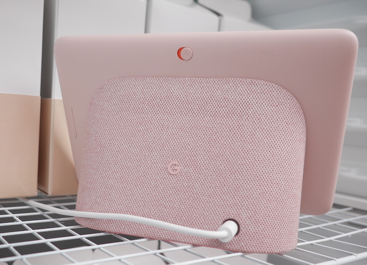 Google Home Hub 智慧顯示器動眼看：可愛外型內裝 Google 助理、用語音代替操控