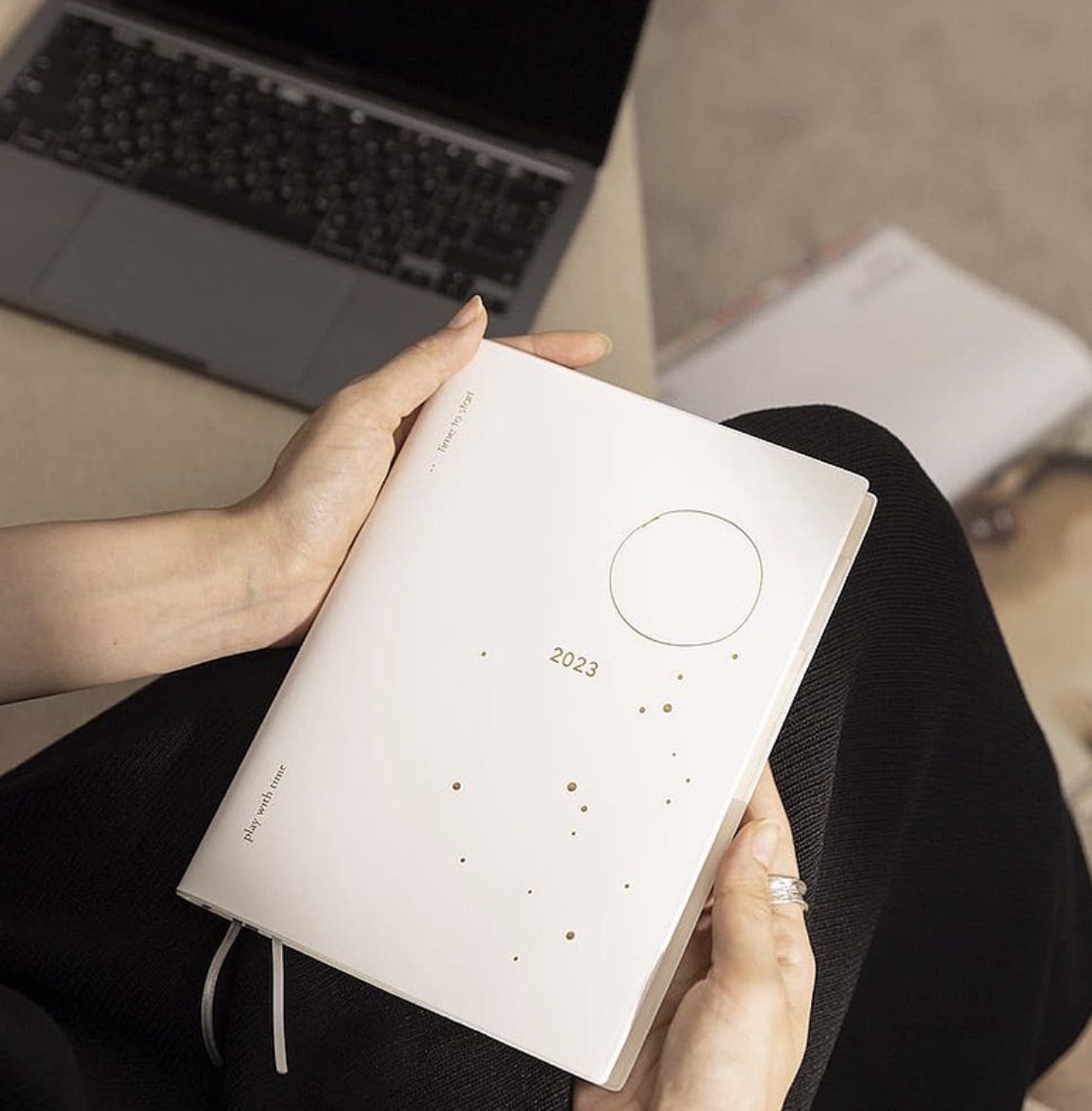 女人迷 2023 play with time 手帳 曙光白