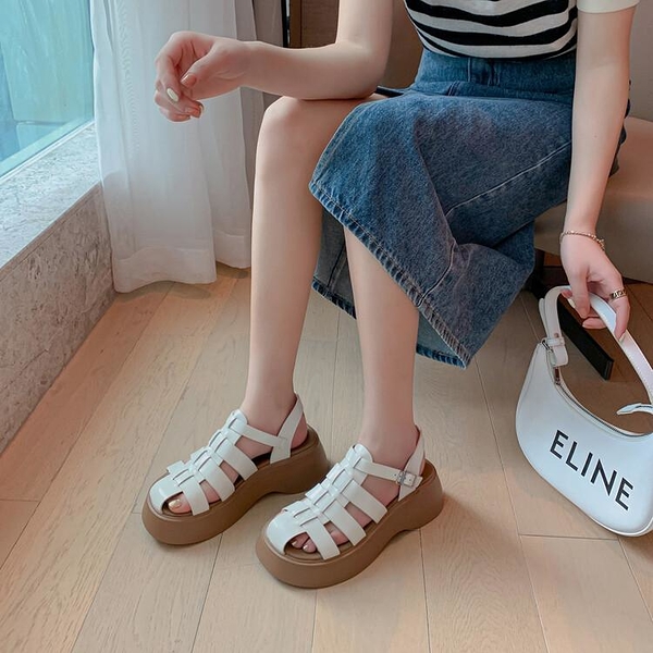 時髦感！羅馬厚底復古包頭編織涼鞋女休閒平底沙灘鞋ins夏季女鞋